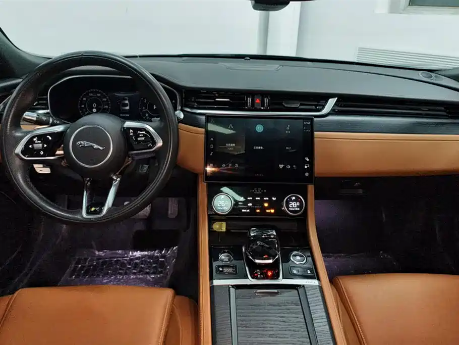 Jaguar XFL 2023 — фото 12
