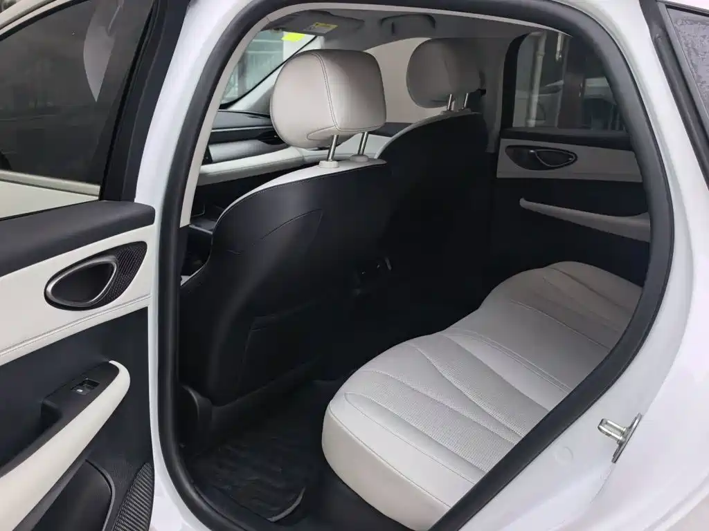 BYD Seal 05 DM-i 2025 — фото 17
