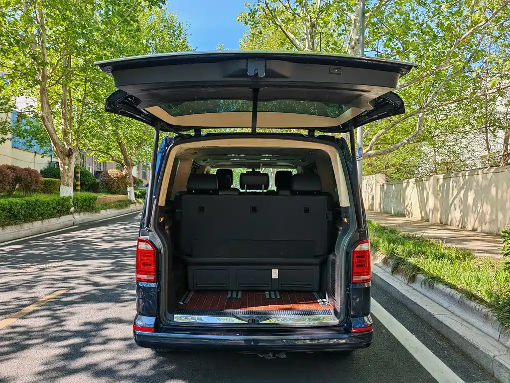 Volkswagen Multivan 2017 — фото 8
