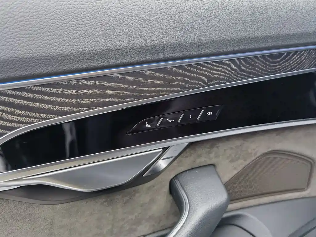 Audi A8 2021 — фото 15