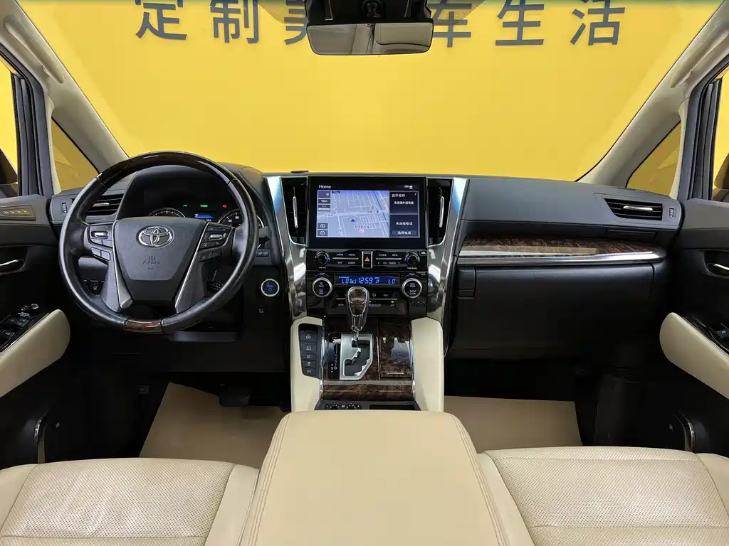 Toyota Alphard 2021 — фото 13