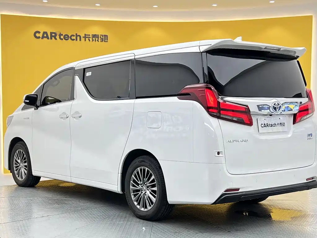 Toyota Alphard 2021 — фото 30