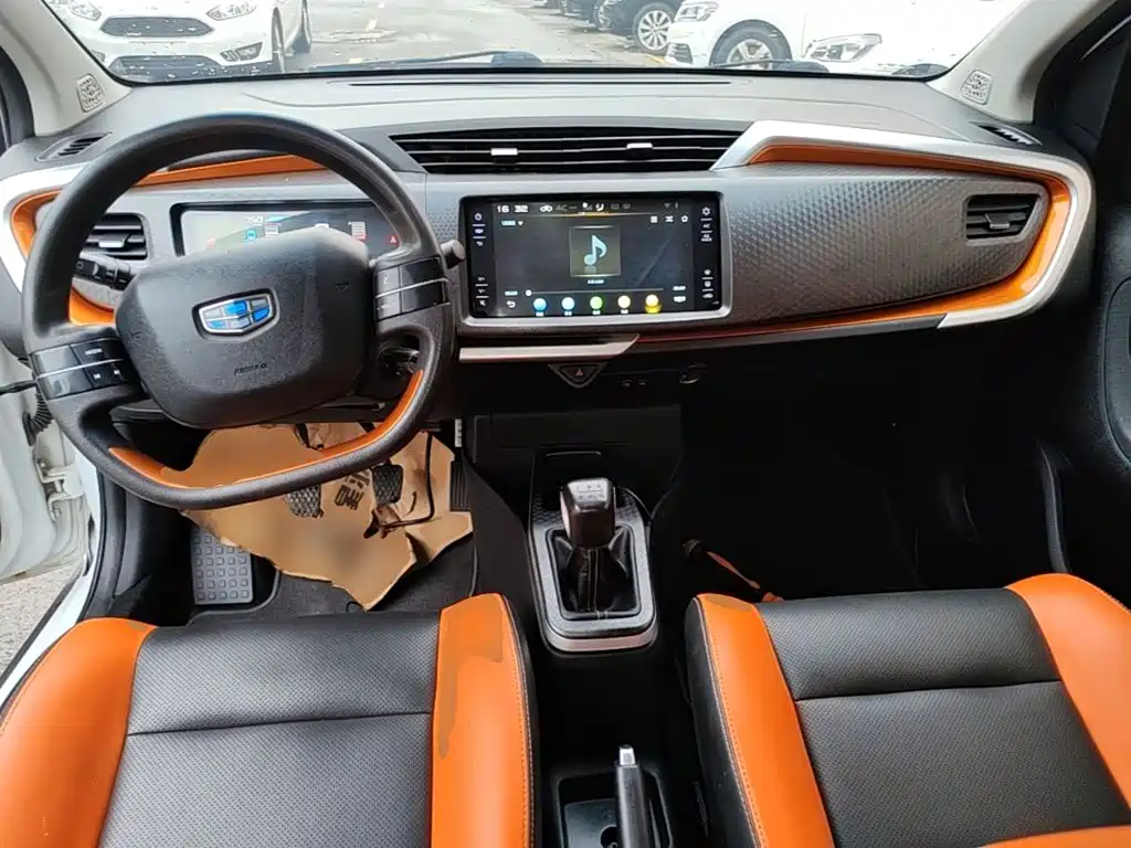 Geely Vision X1 2018 — фото 10