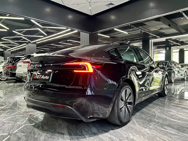 Tesla Model 3 2024