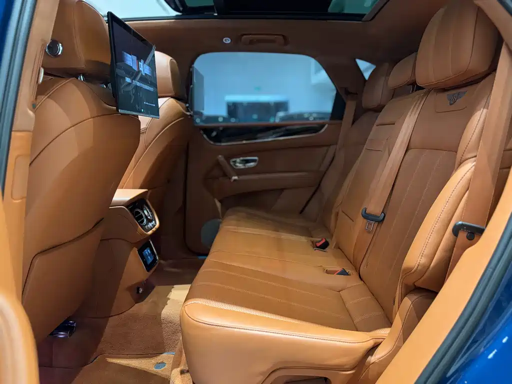 Bentley Bentayga 2018 — фото 19