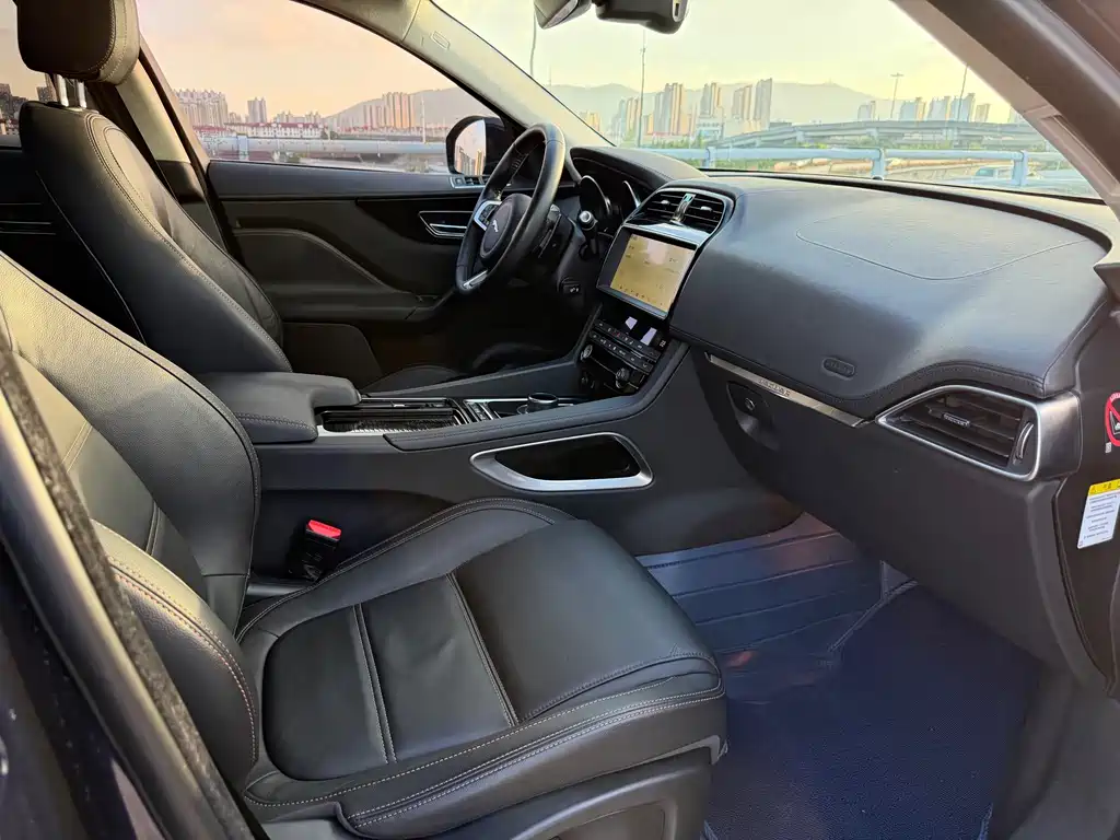 Jaguar F-PACE 2019 — фото 12