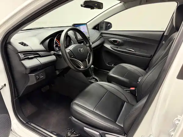 Toyota Yaris L 2023