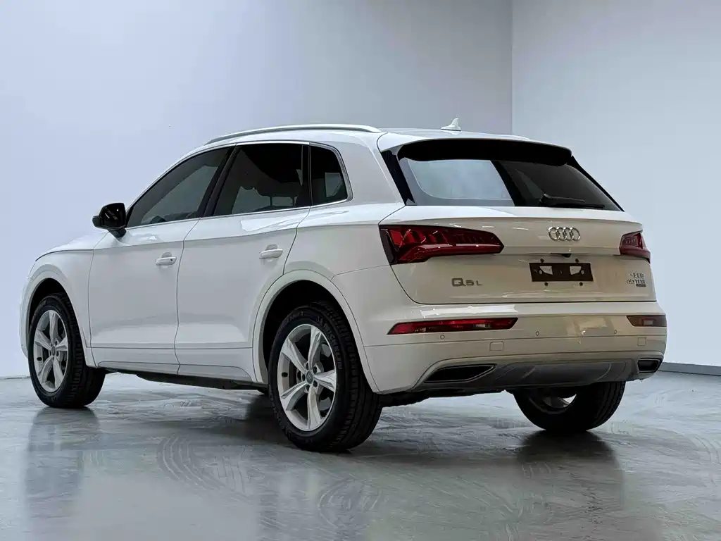 Audi Q5L 2019 — фото 12