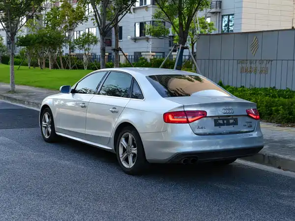 Audi A4L 2016
