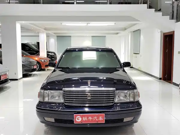 Toyota Crown 2016