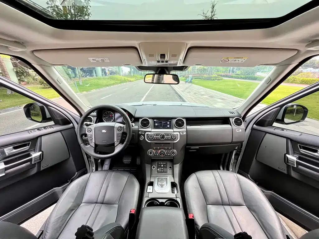 Land Rover Discovery 2016 — фото 15