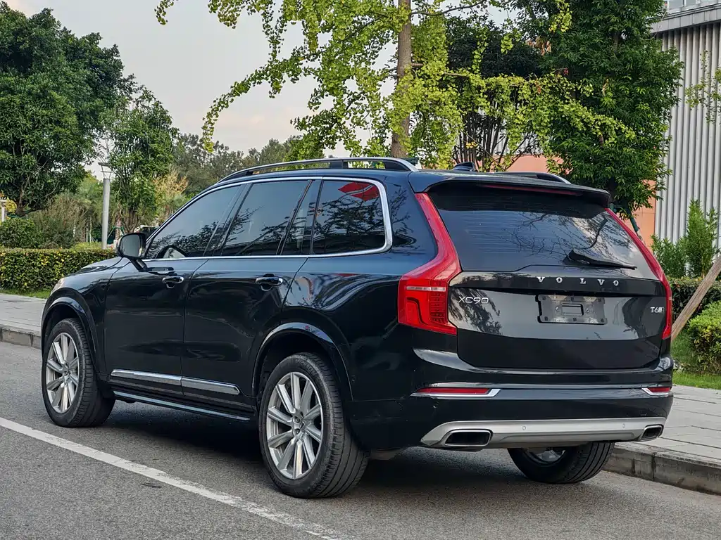Volvo XC90 2018 — фото 13