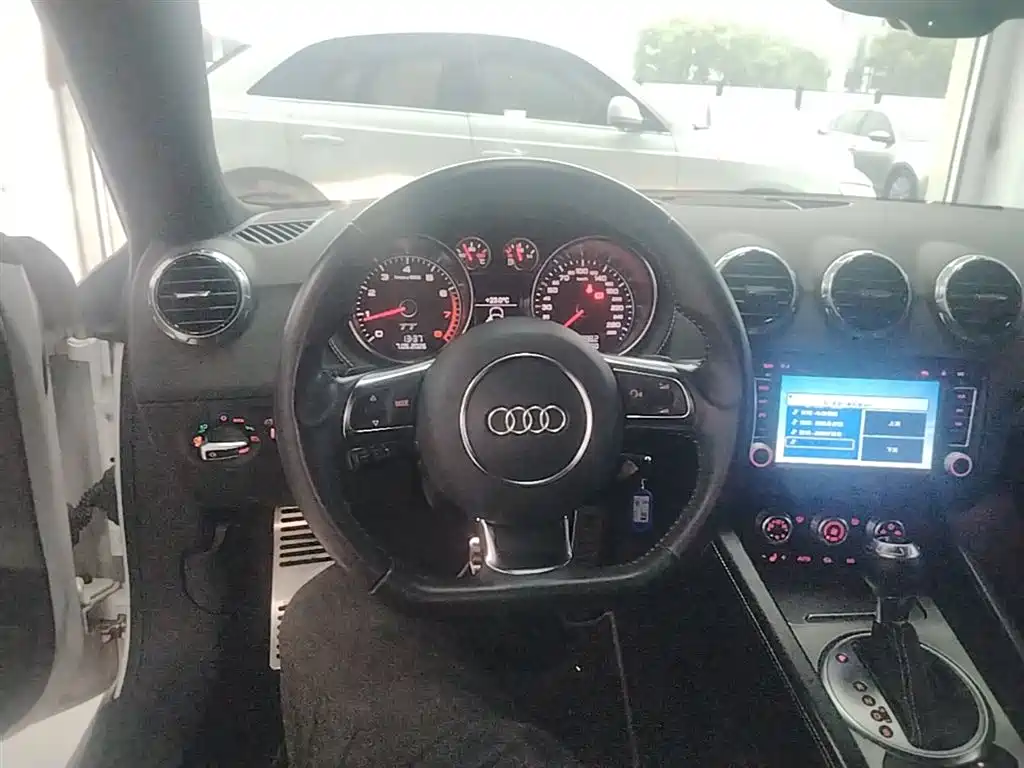 Audi TT 2014 — фото 11