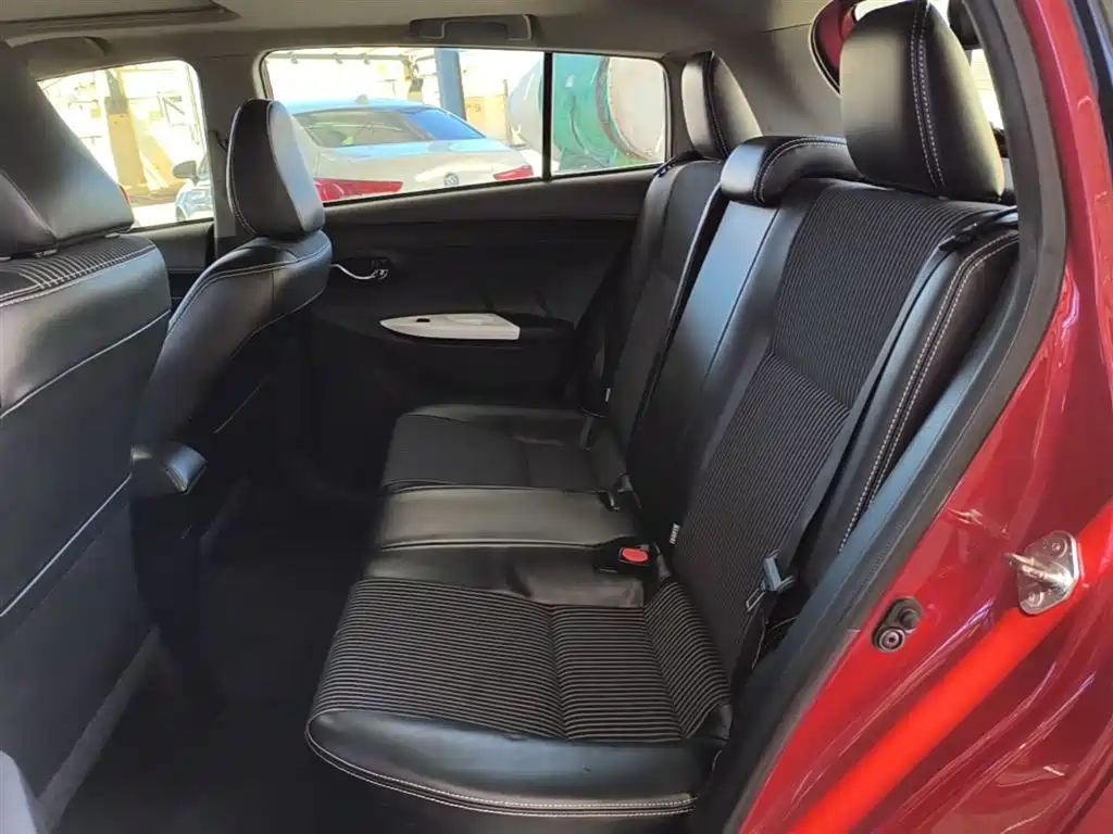 Toyota Yaris L 2015 — фото 17