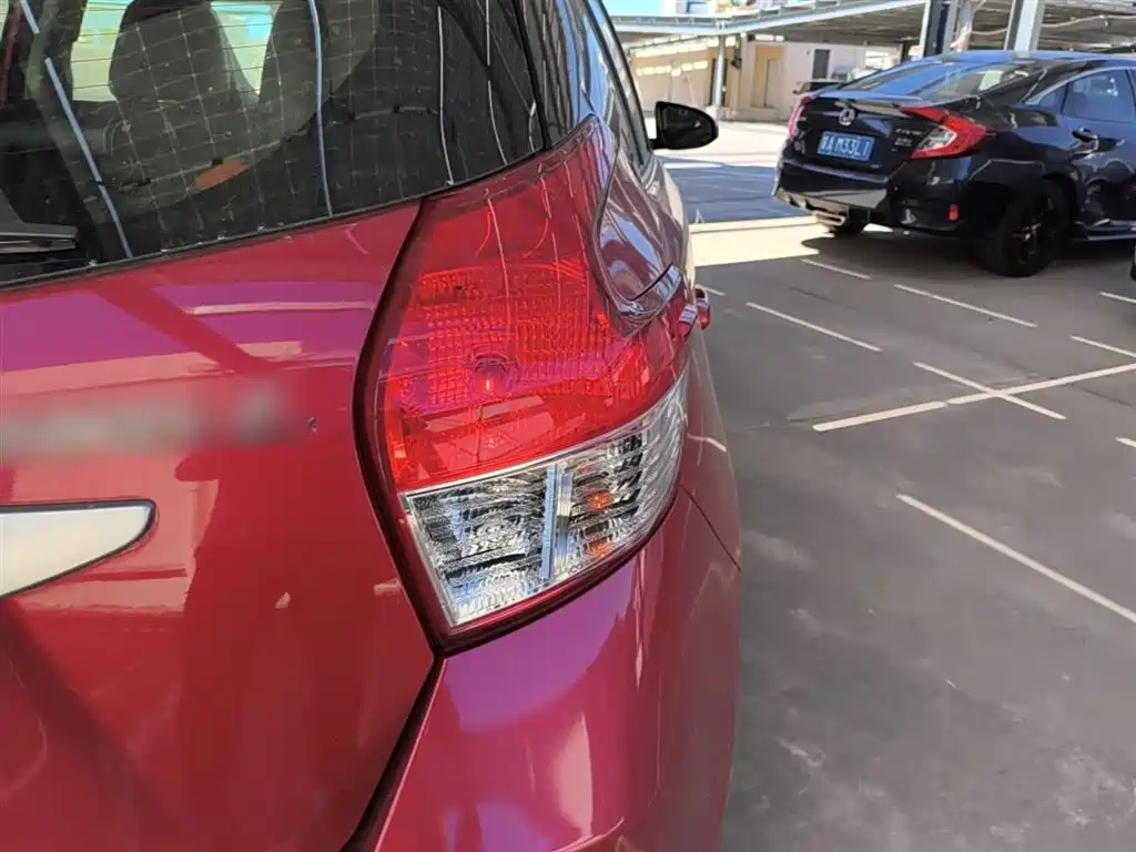 Toyota Yaris L 2015 — фото 8