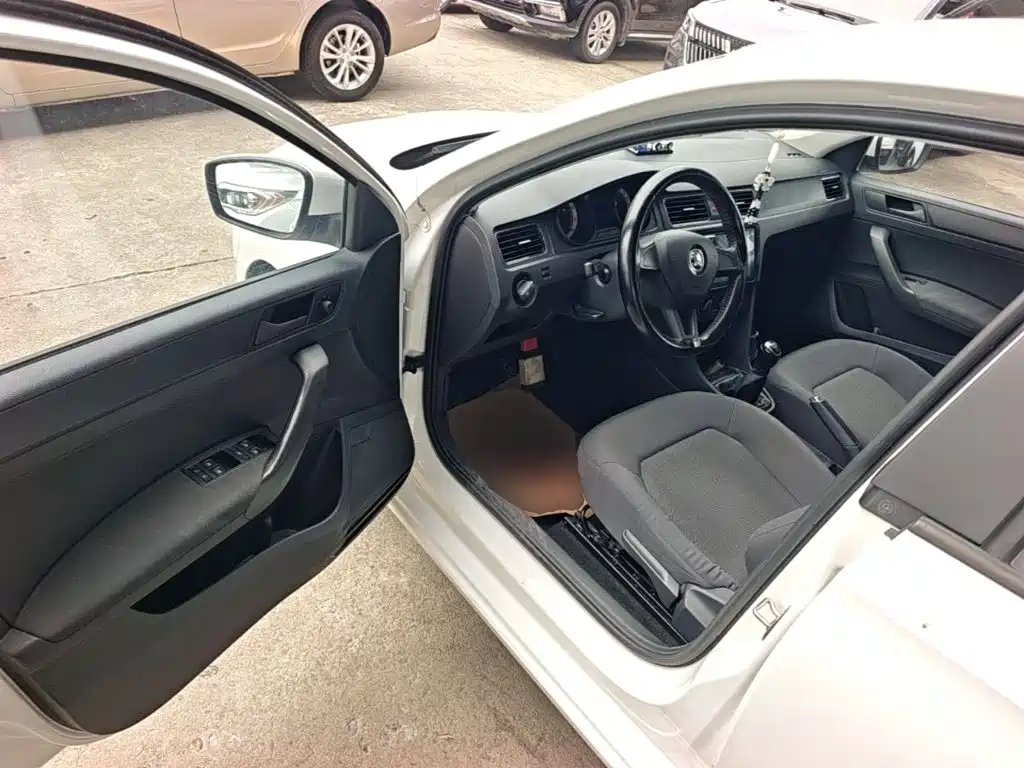 Skoda Rapid Spaceback 2019 — фото 16