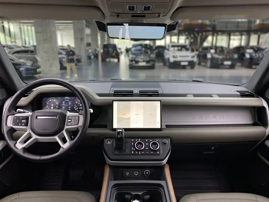 Land Rover Defender 2021 — фото 12