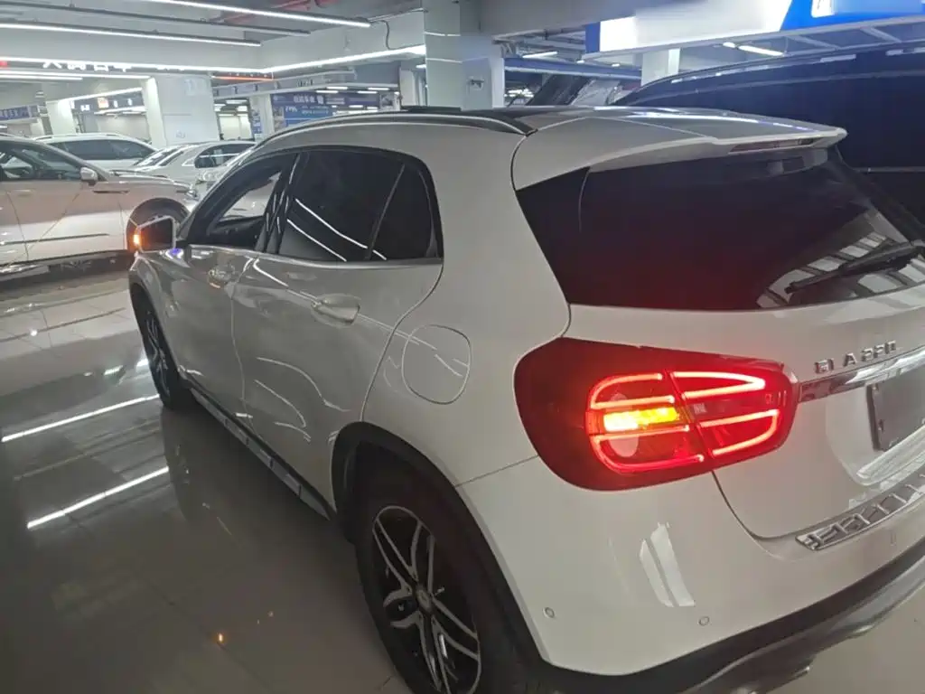 Mercedes-Benz GLA 2015