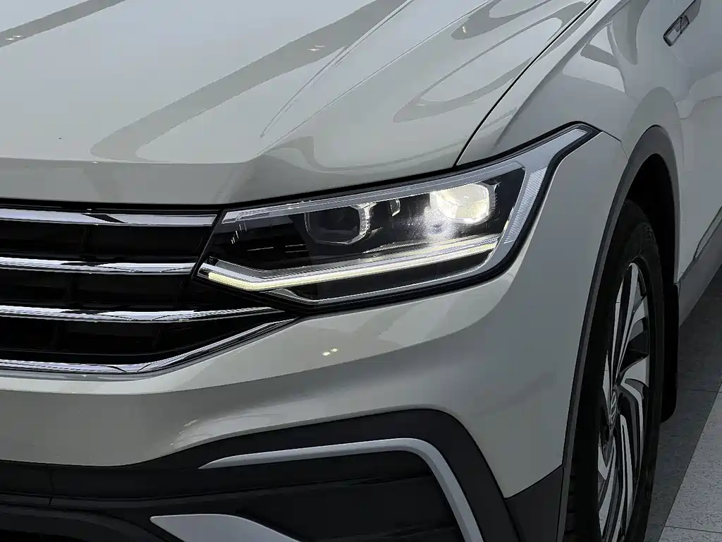 Volkswagen Tiguan L 2022 — фото 12