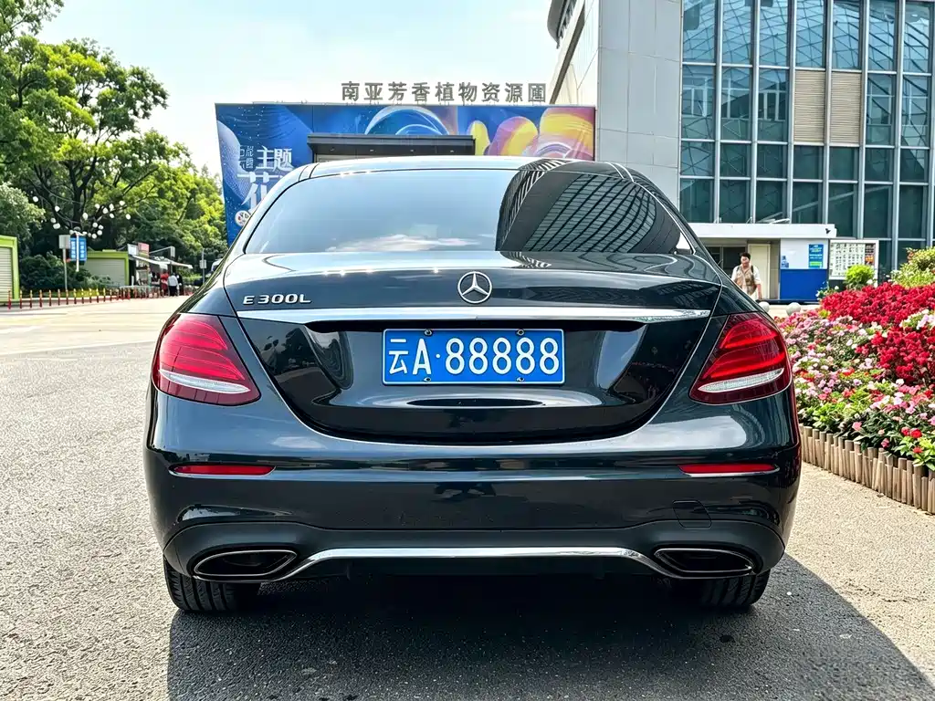 Mercedes-Benz E-Class 2017 — фото 13