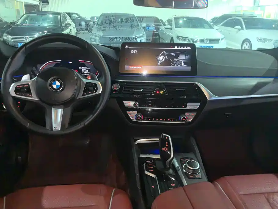 BMW 5 Series 2022 — фото 12