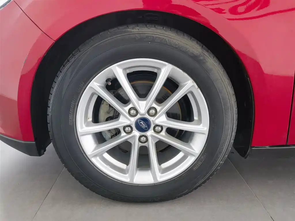 Ford Focus 2016 — фото 17