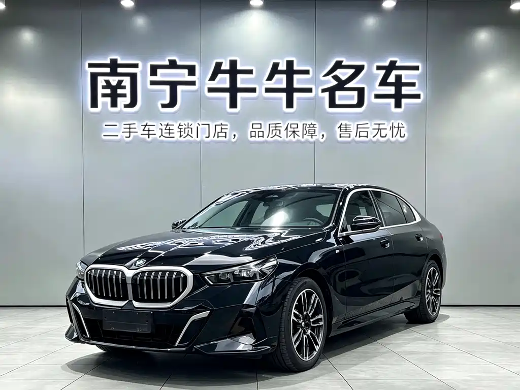 BMW 5 Series 2025 — фото 1