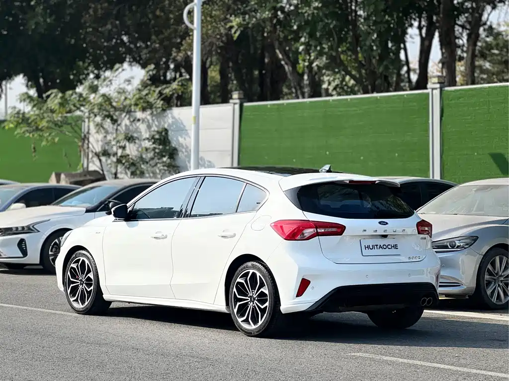 Ford Focus 2021 — фото 12