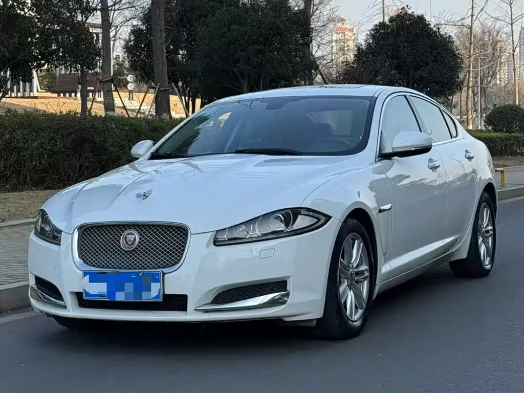 Jaguar XF 2013 — фото 1