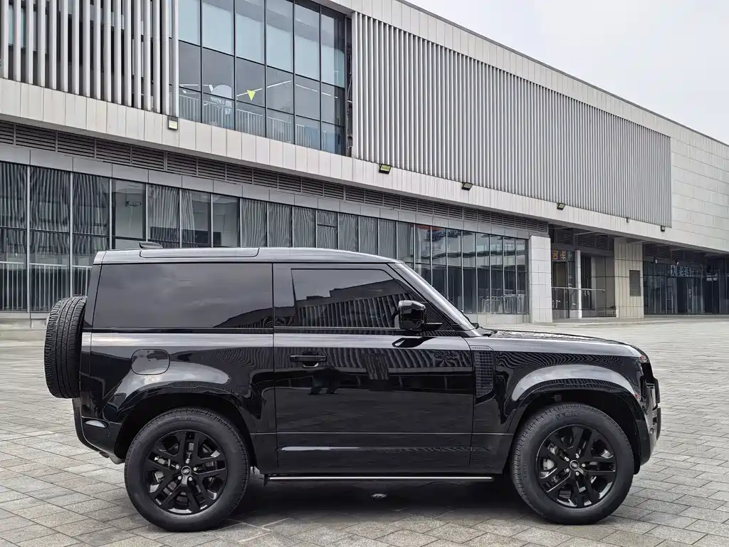 Land Rover Defender 2023 — фото 17