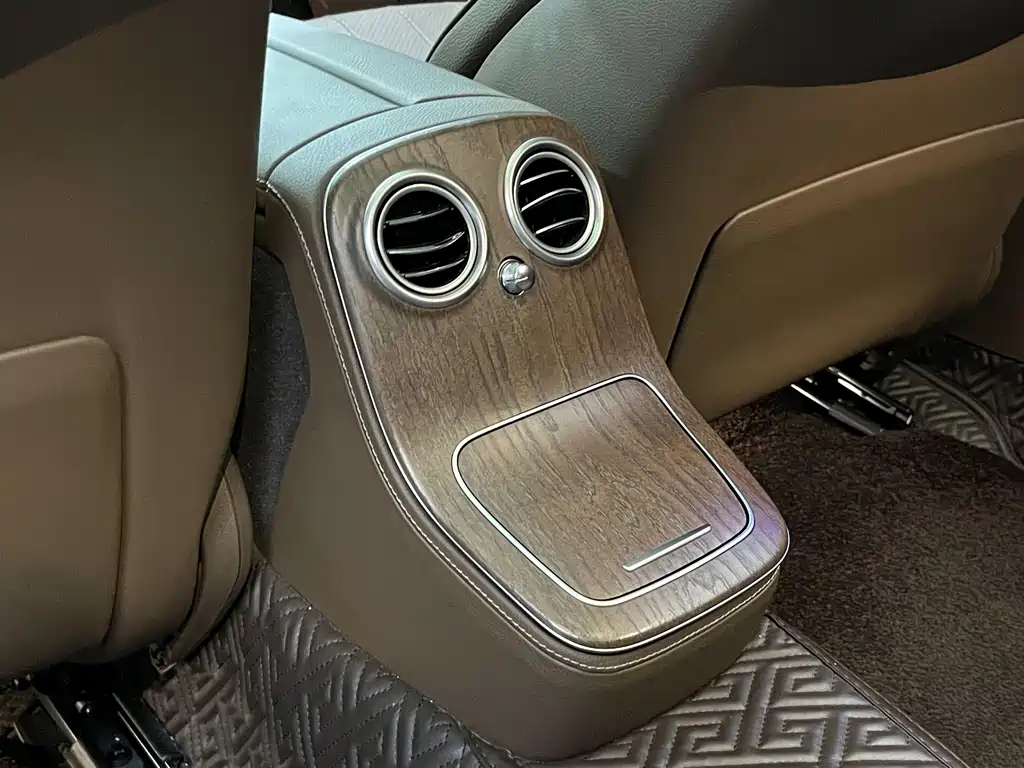 Mercedes-Benz E-Class 2023 — фото 14