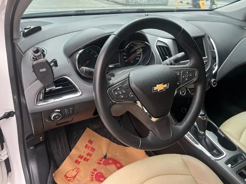 Chevrolet Cruze 2017 — фото 11