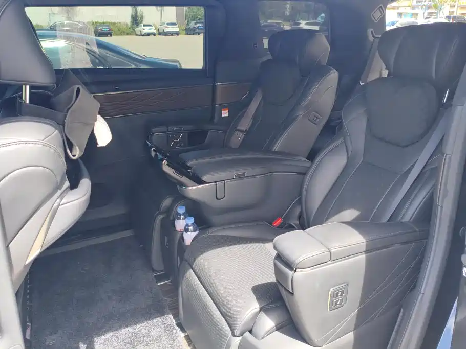 Toyota Alphard 2024 — фото 11