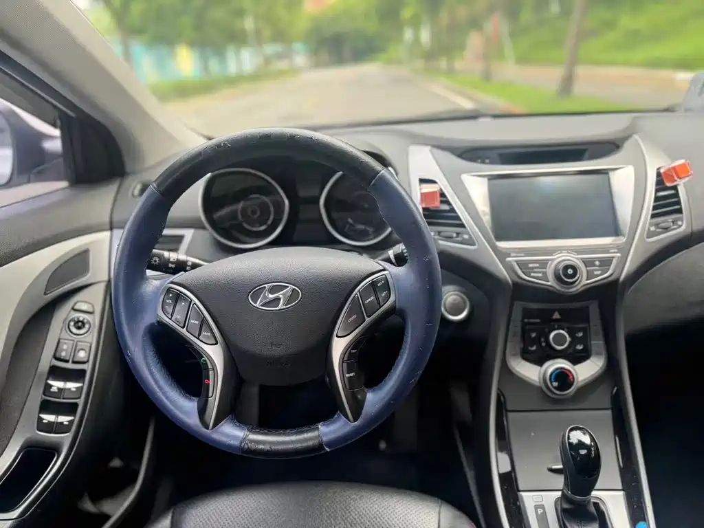Hyundai Elantra 2017 — фото 8