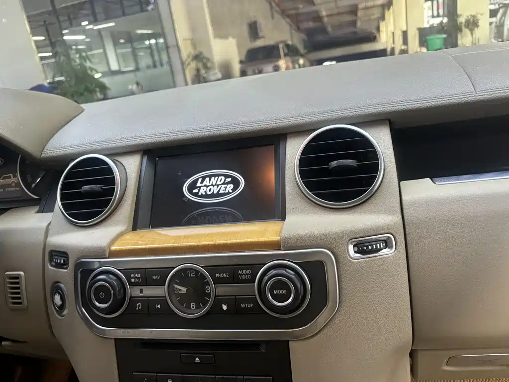 Land Rover Discovery 2012 — фото 13