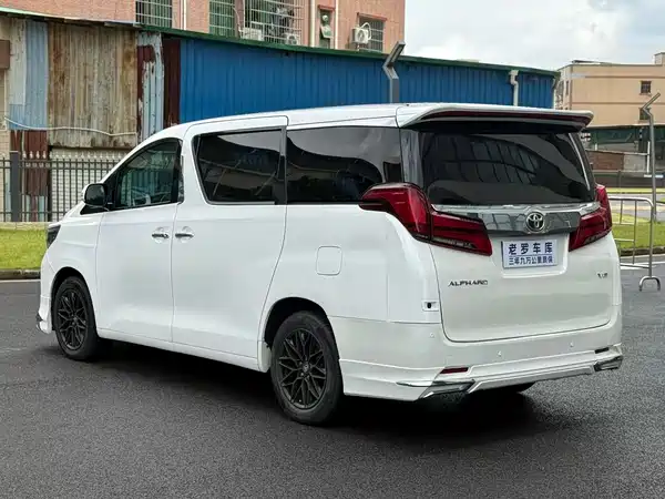 Toyota Alphard 2015