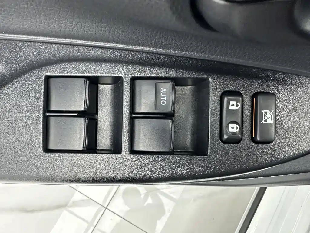 Toyota Yaris L 2022 — фото 11