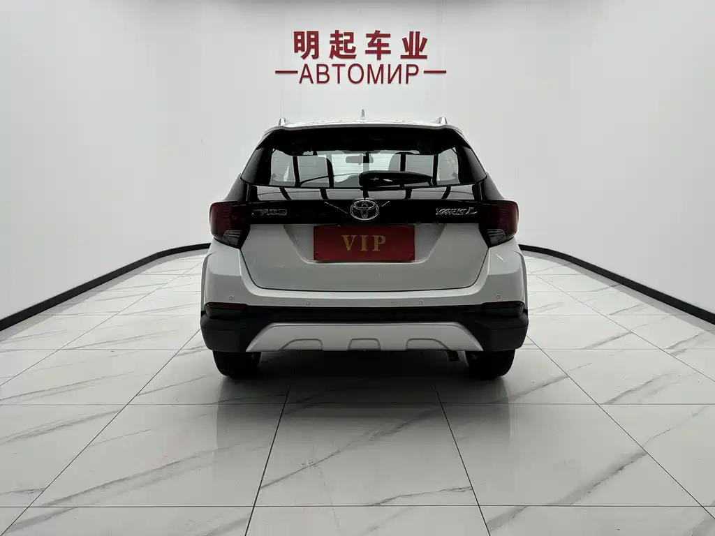 Toyota Yaris L 2022 — фото 10