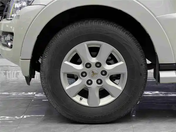 Mitsubishi Pajero 2020