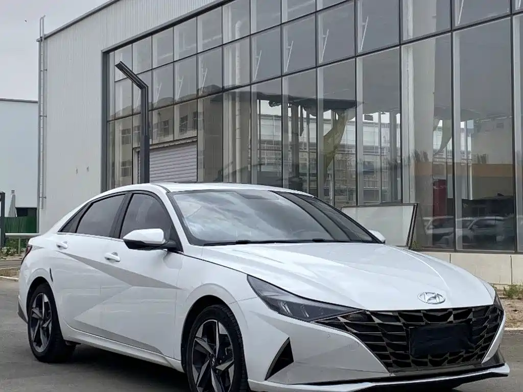 Hyundai Elantra 2022