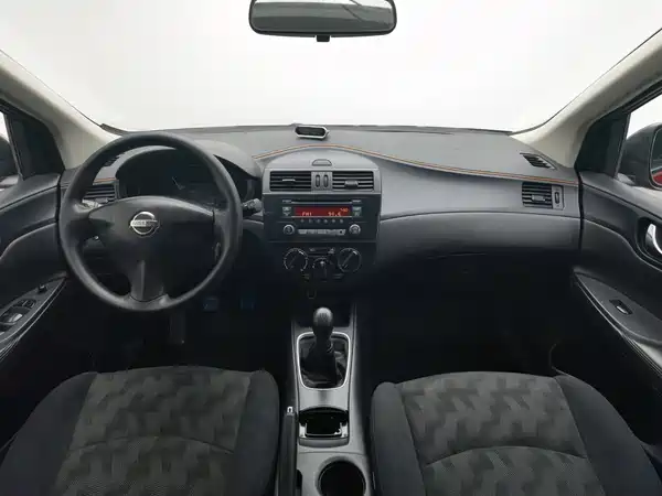 Nissan Tiida 2013
