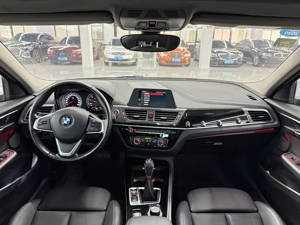 BMW 1 Series 2019 — фото 10