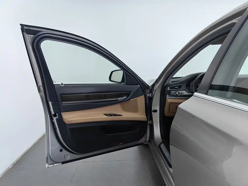 BMW 7 Series 2015 — фото 8