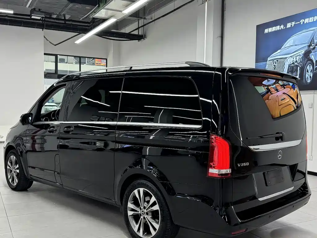 Mercedes-Benz V-Class 2020 — фото 15