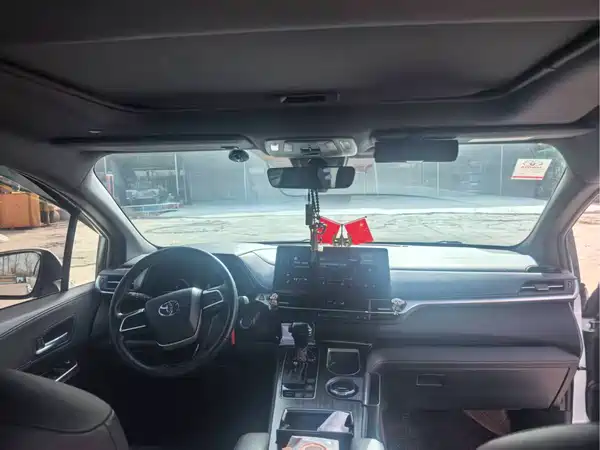 Toyota Sienna 2023