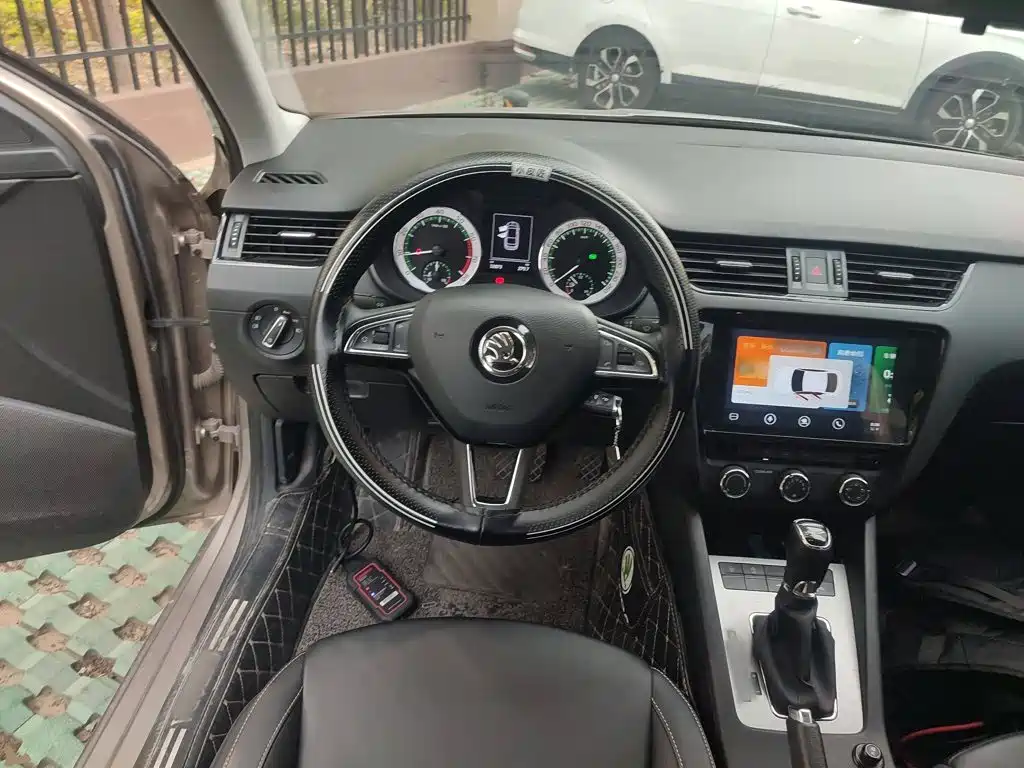 Skoda Octavia 2022 — фото 11
