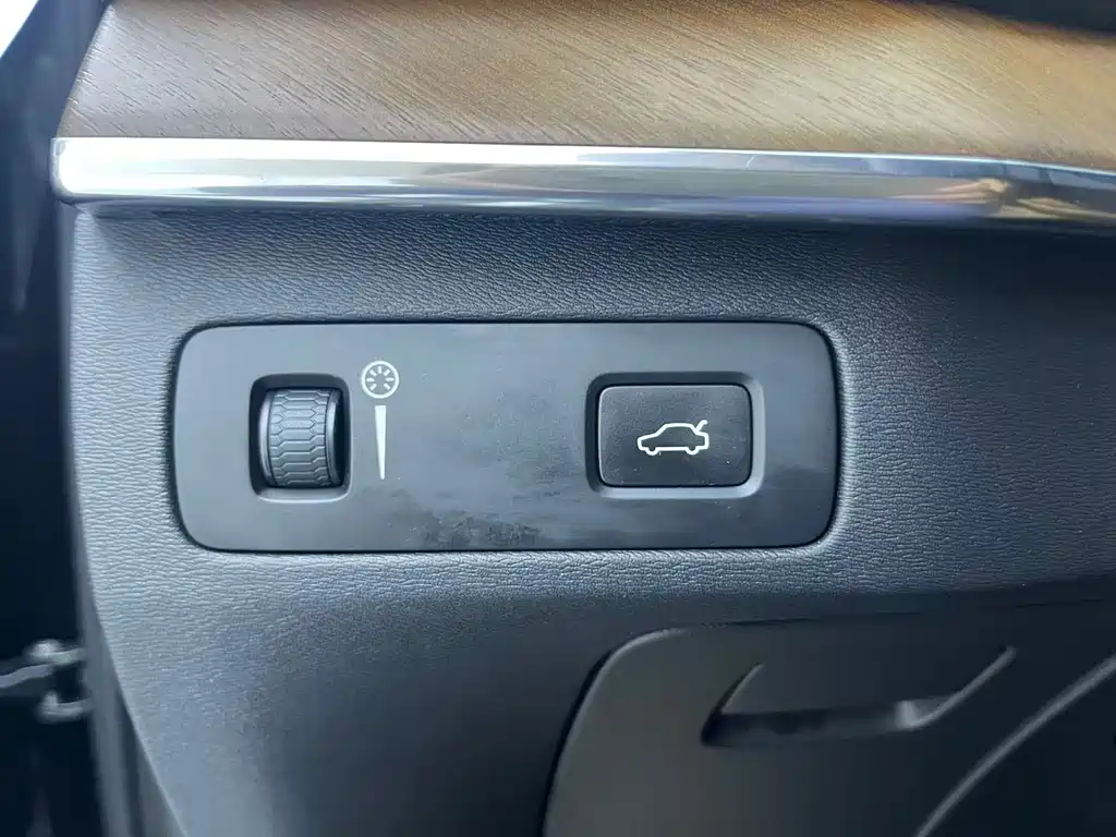 Volvo XC90 2017 — фото 14