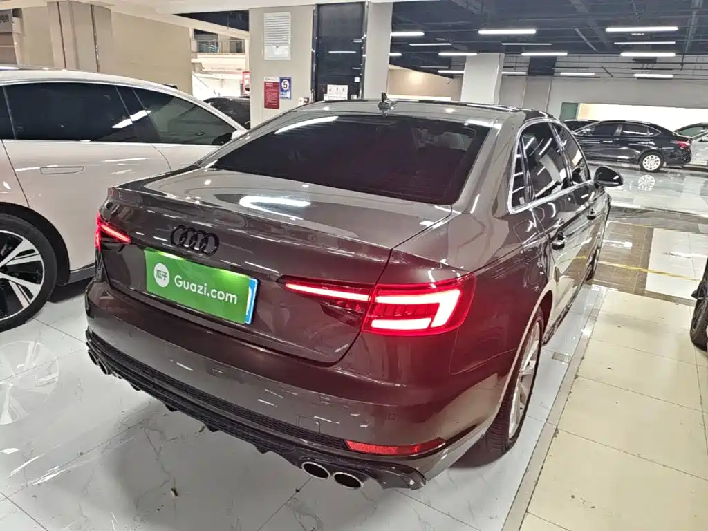 Audi A4L 2020