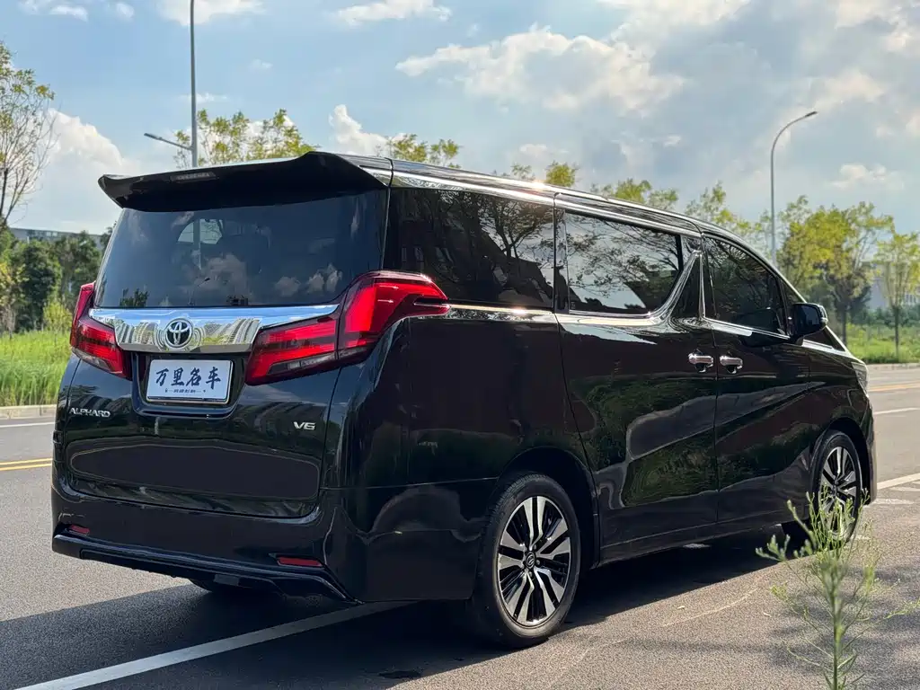 Toyota Alphard 2019 — фото 31