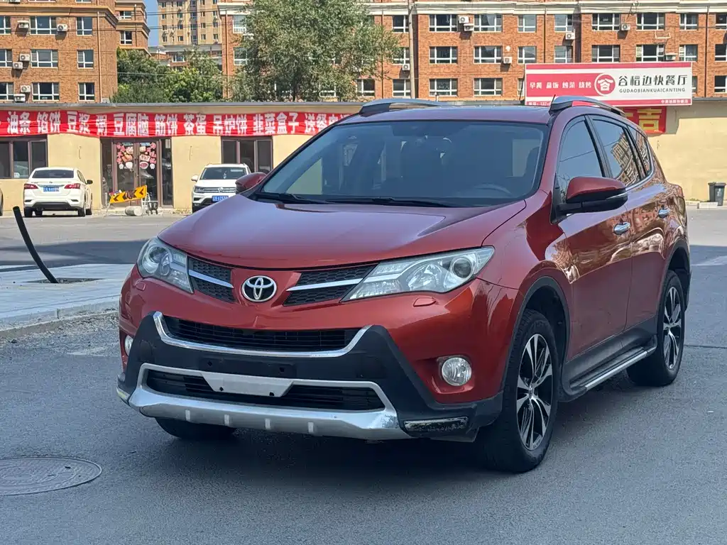 Toyota RAV4 2014 — фото 3
